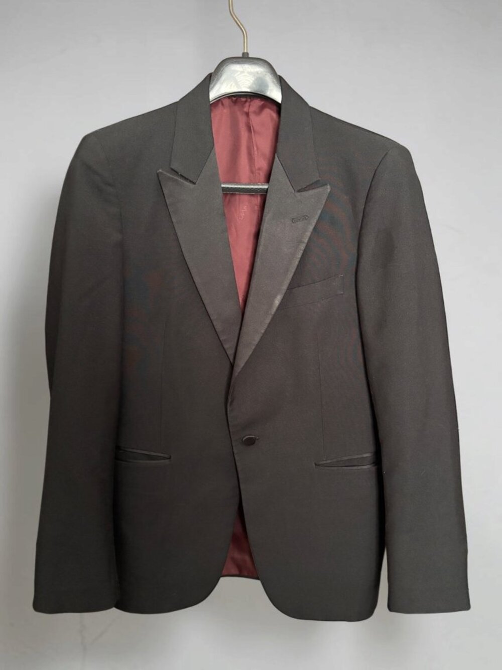 Calvin Michaels Mens Black Tuxedo Jacket With Satin Lapels & Burgundy Lining Siz